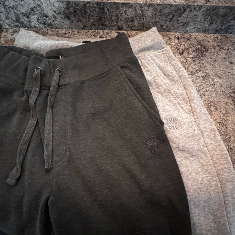 2 Akademiks joggers, used good condition